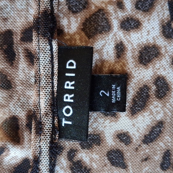 Torrid 2X Leopard Print Short Sleeve Mesh Top - Picture 2 of 4